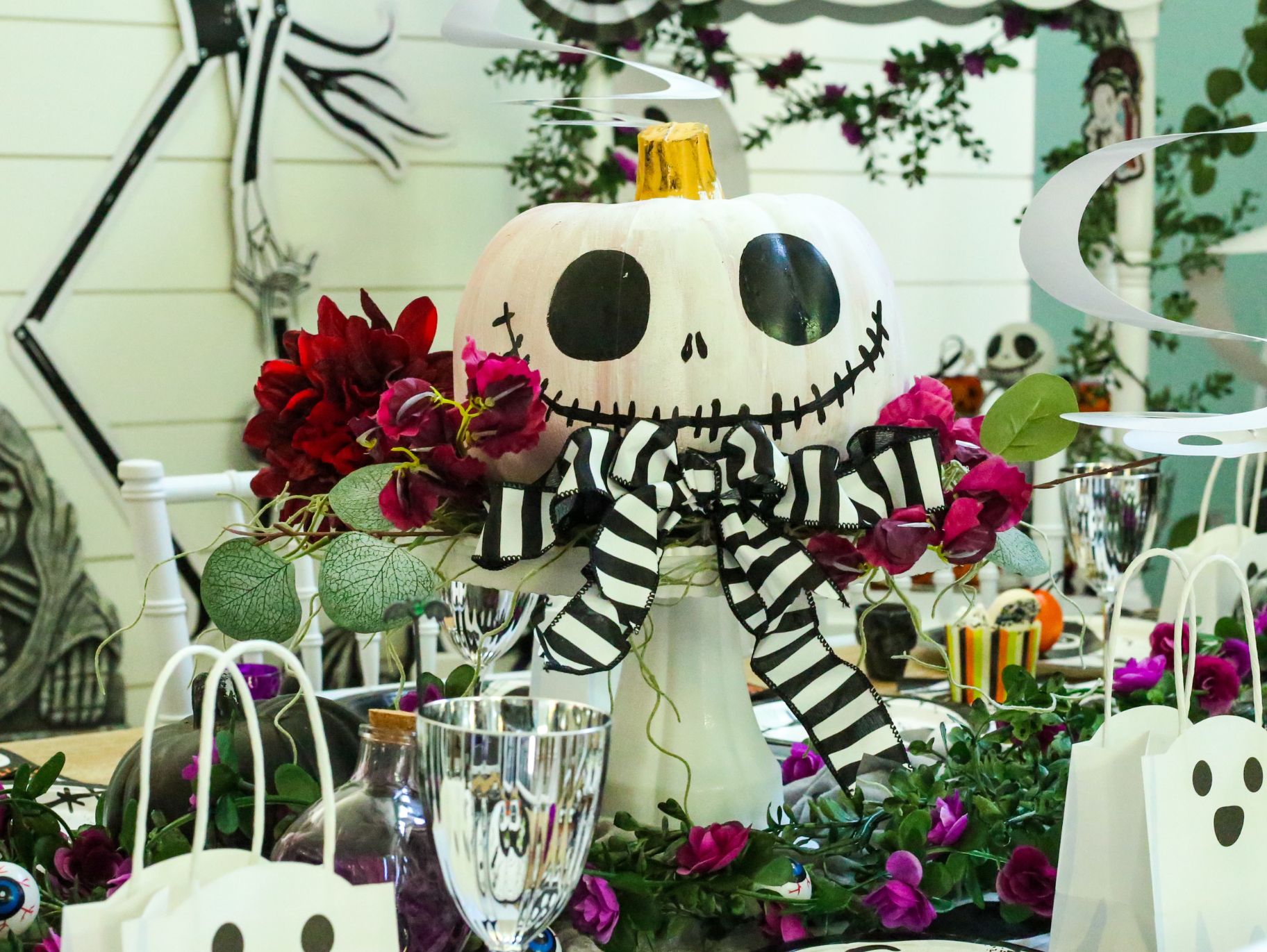 L A Ch N Nightmare Before Christmas Halloween Decorations Ng S Cho   Nightmare Before Christmas Halloween Pumpkin Centerpiece   HALF HERO.JPG